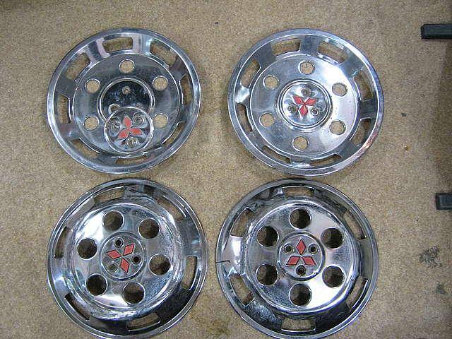 Колпаки на колеса mitsubishi canter. Колпак колеса mitsubishi fuso canter. Колпаки на диски митсубиси кантер. Колпаки на митсубиси кантер r16. Колпаки кантер.