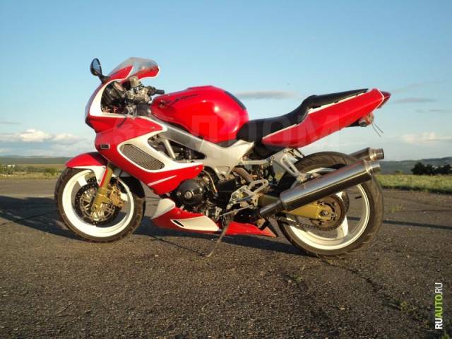 Синяя Хонда VTR 1000 F