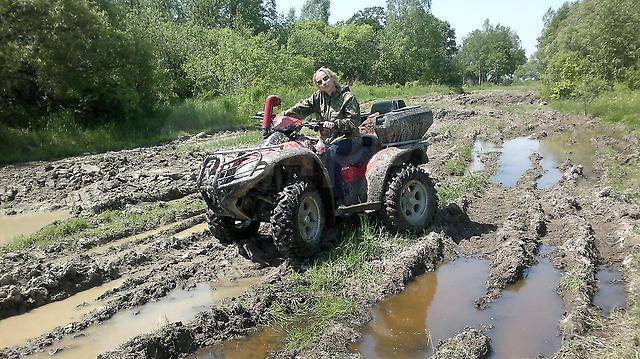 Honda TRX 680. ,  \,   