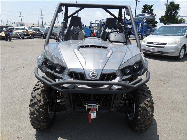 BRP Can-Am Commander XT. ,  \,   