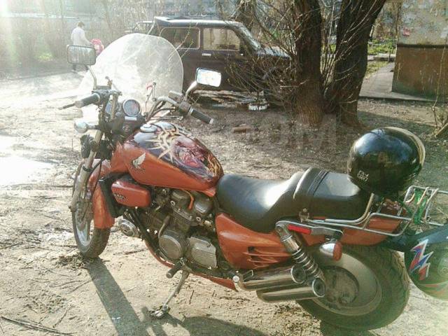 Honda V 45 Magna. ,  \,   