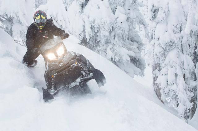 BRP Ski-Doo Summit. ,  ,   