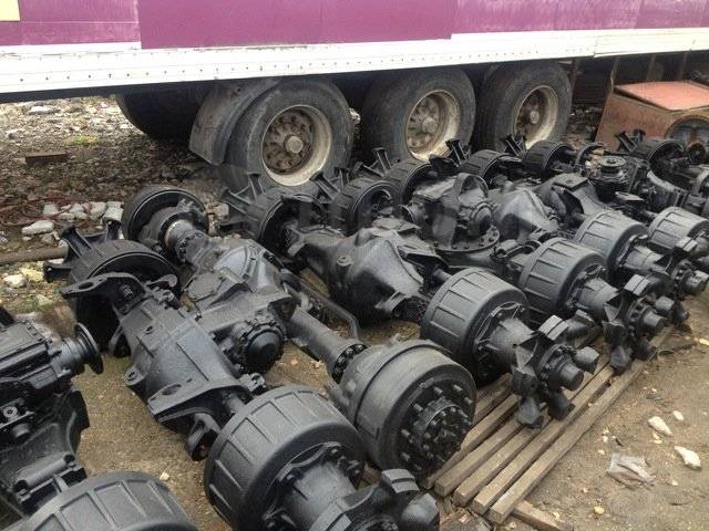 Редуктор переднего моста камаз 4310 схема. Редуктор камаз 5490 с блокировкой дифференциала. Заглушка чулка камаз. Шпилька крепления задней тележки камаз. Камаз на мостах краз.