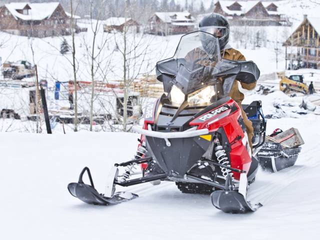 2015 Polaris Indy® Voyageur™ 550 155 - Snowmobile.com