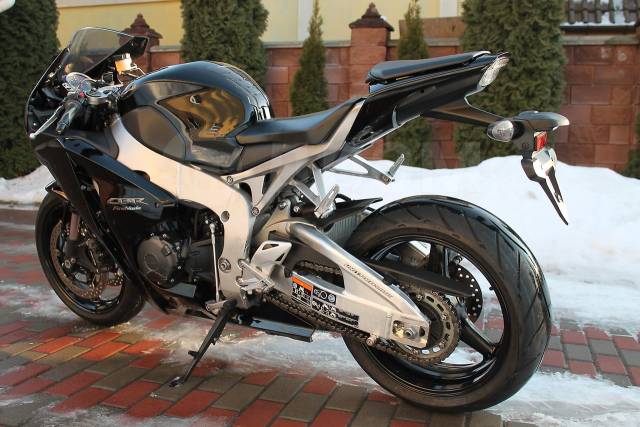 Honda CBR 1000. 1 000. ., ,  ,   