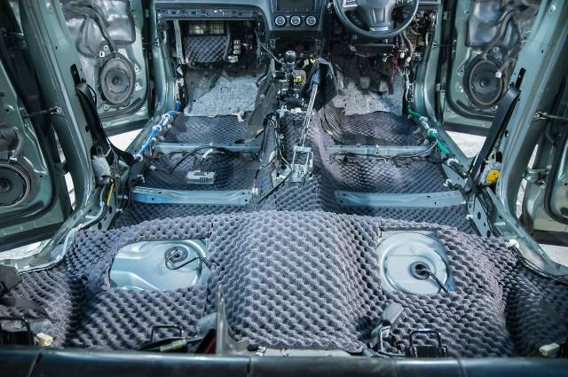 Как снять старую виброизоляцию в автомобиле