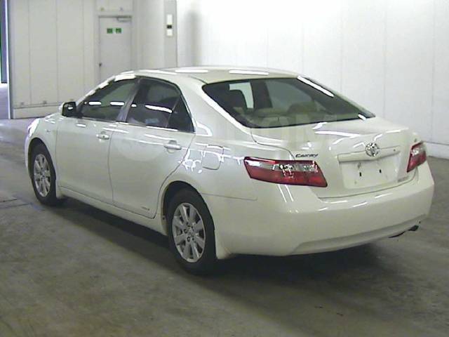 Toyota Camry 75 белый перламутр