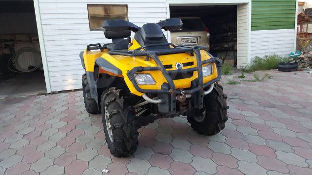 BRP Can-Am Outlander Max 800. ,  \,   