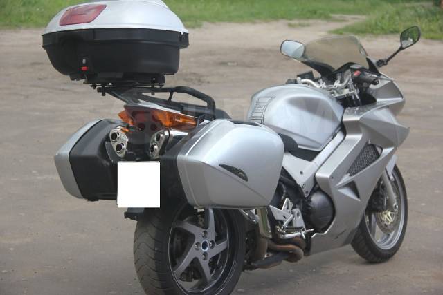 Кофр vfr 800. Vfr800 с оригинальными кофрами. Оригинальные кофры Honda VFR 800 6 поколения. Крепление кофров Honda VFR 800 2015. Рамки боковых кофров Honda vfr1200x.