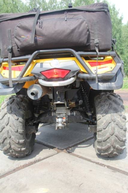 BRP Can-Am Outlander Max 400. ,  \,   