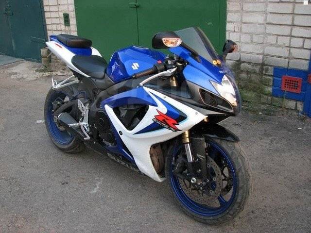 Сузуки GSXR 750 В гараже