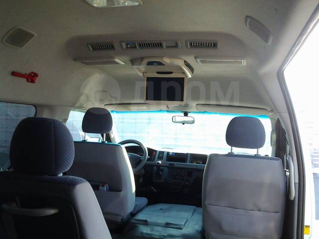 Toyota hiace best sale 8 seater