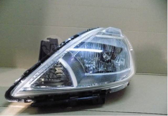 Фары на тииду передние. Ниссан тиида фара передняя маркировка. Фары тиида с11. 26060hv00b. Ниссан тиида фары передние устройство.