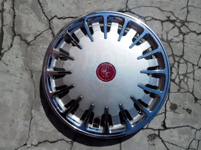 Красивый ретро-колпак R15, 15", 1 шт, 1 шт, б/у, в наличии. Цена: 300 ...