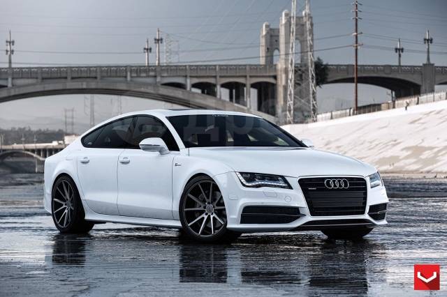 2017 Audi RS7 Performance (605hp) - Dances beautifully at the beach (slow motion