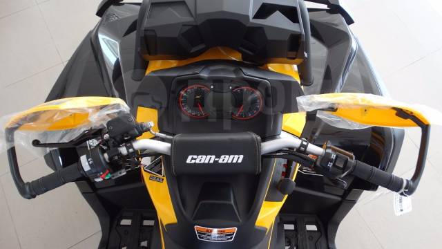 BRP Can-Am Outlander 1000. ,  \,   