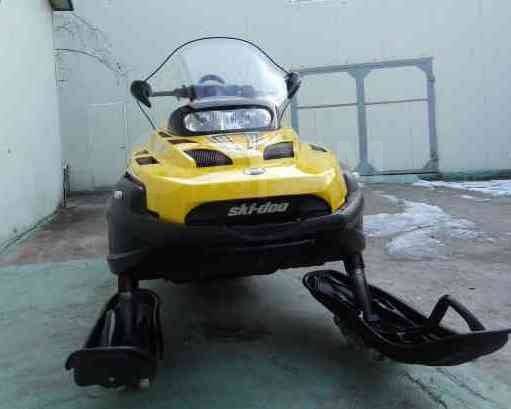 BRP Ski-Doo Skandic SWT V-800. ,  ,   