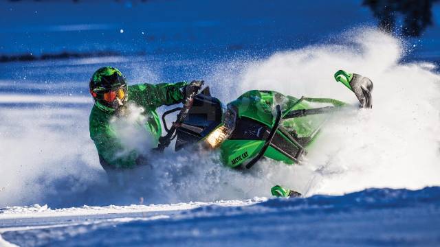 Arctic Cat M 8000. ,  ,   