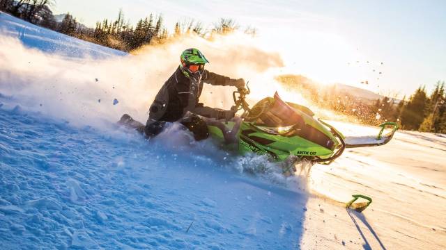 Arctic Cat M 8000. ,  ,   