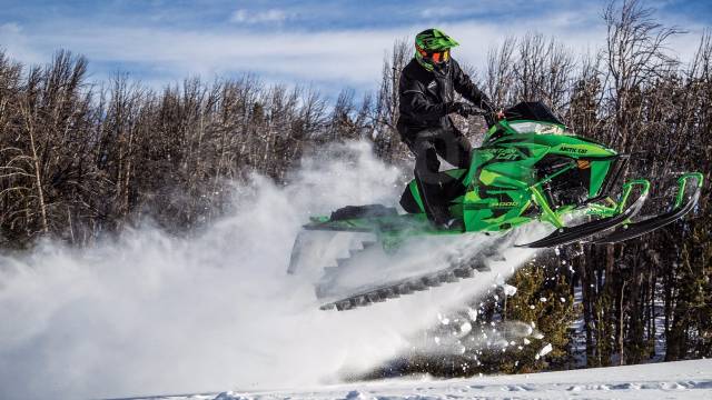 Arctic Cat M 8000. ,  ,   