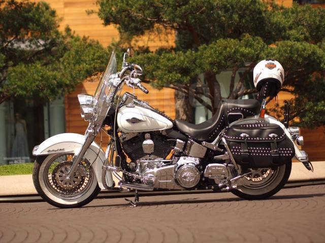 Обзор мотоцикла Harley Davidson FLSTC Heritage Softail Classic 2013