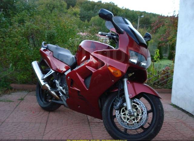 Honda VFR 800 1999 красная