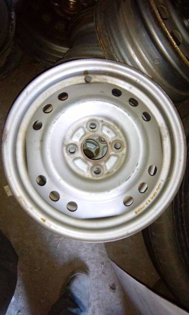R14 4*100 4,5J DIA54.1 серебристые штампованные диски, штамповка, 14 ...