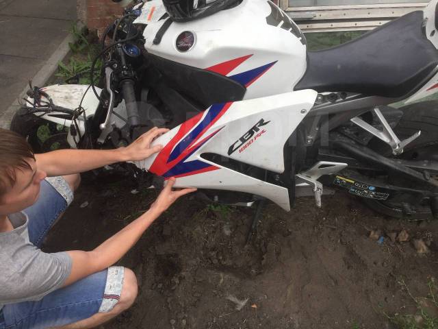 Honda CBR 1000RR Fireblade. 1 000. ., ,  ,   