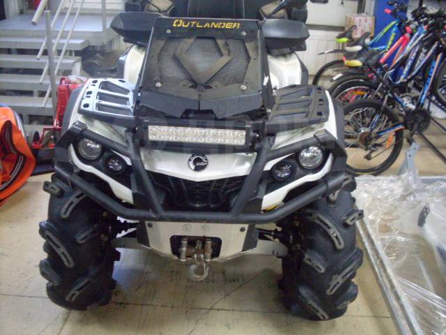 BRP Can-Am Outlander Max 1000. ,  \,   