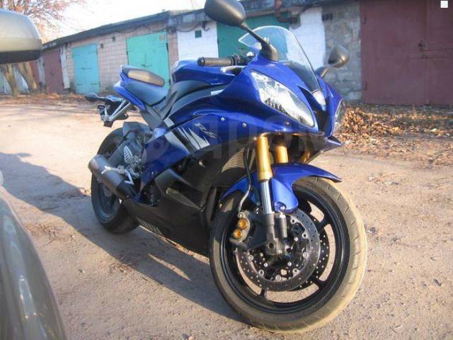 Yamaha r1 в гараже