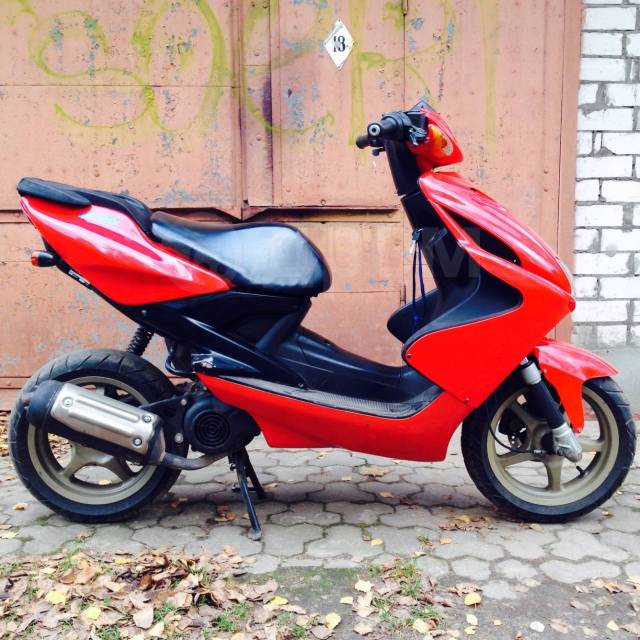 Yamaha Aerox красный