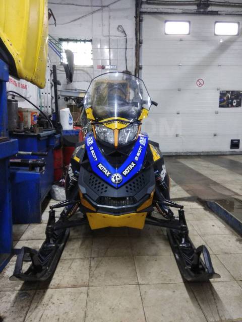 BRP Ski-Doo Summit. ,  ,   