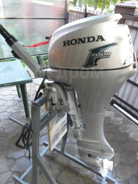 Honda 4 тактный. Лодочный мотор Хонда 20. Honda 20 4-х тактный 2000. Лодочный мотор Honda 20 4-х тактный. Honda 50 Лодочный мотор 4 х тактный.