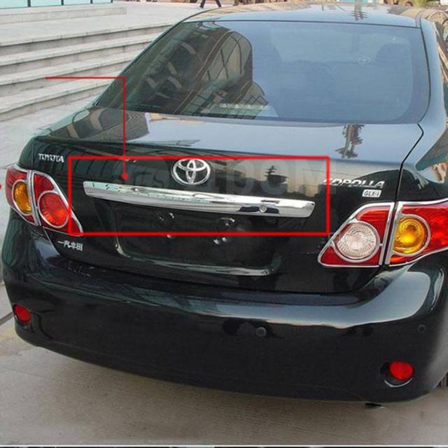 Тойота королла задний. Corolla 2009 Rear. Королла 2010 сзади. Хромированная задняя крышка багажника для Toyota Corolla 2007. Аксессуары для Тойота Королла 2010.