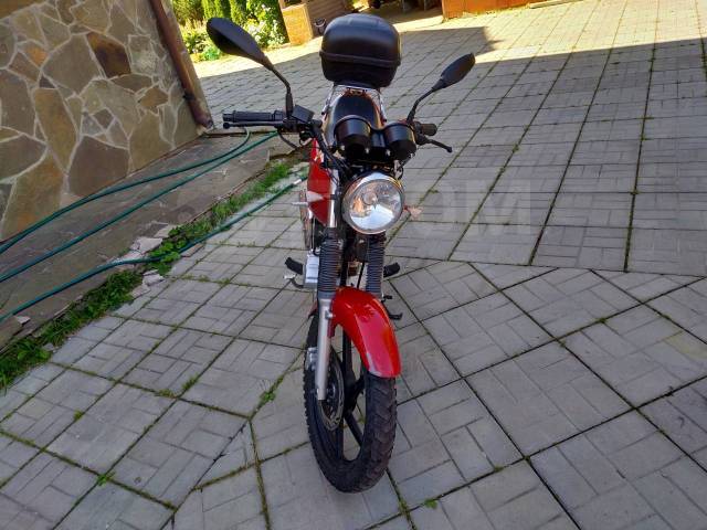 Мотоцикл 125 кубов с птс. SYM XS 125 K. Фара SYM xs125 k. SYM XS 125 K на заднем колесе стант. SYM 125 XS от 3 лица.