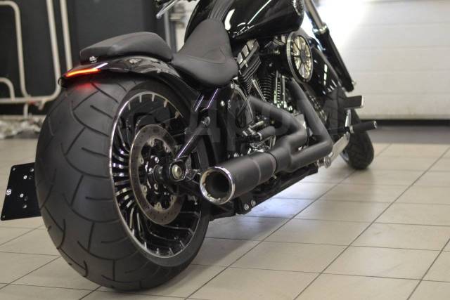 Harley Breakout широкое колесо