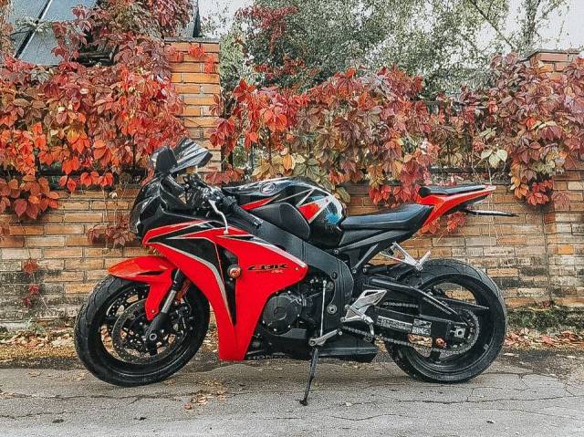 Honda CBR 1000 Red