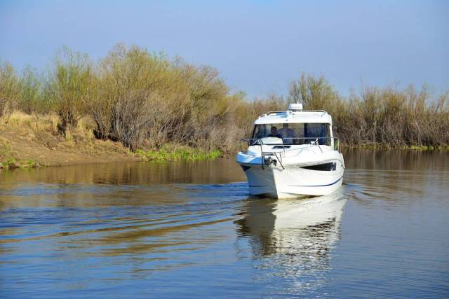 Beneteau. 2013 ,  8,80.,  , 400,00..,  