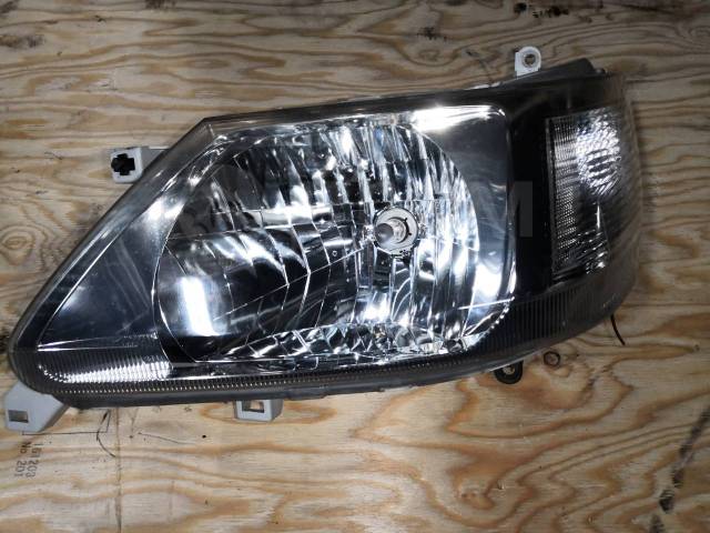 Фары ниссан серена с24. Фара c24 nissan. Фара c24 nissan. Фары ниссан серена с24. Ниссан серена с 24 запчасти.