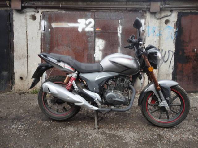 Stels Flame 200 с мотоциклистом