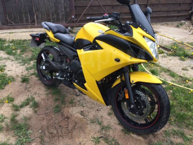 Yamaha fz6r Yellow