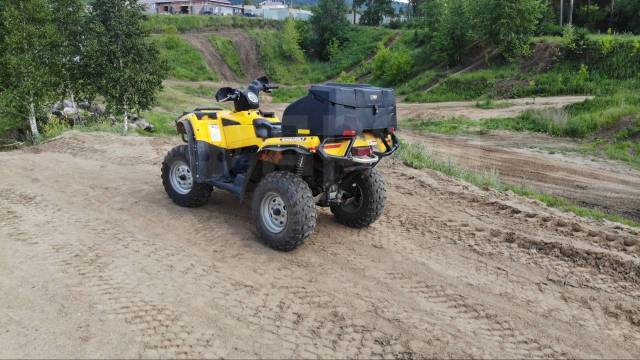 BRP Can-Am Outlander Max 400. ,  \,   