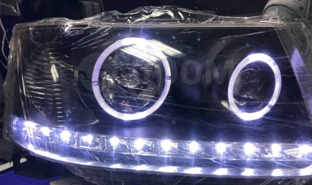 Тюнинг оптики тойота. Тюнингованные фары на тойота авенсис 2007 года. Фары тойота харриер. Ангельские глазки харриер 30. Тюнинг оптики скутера.