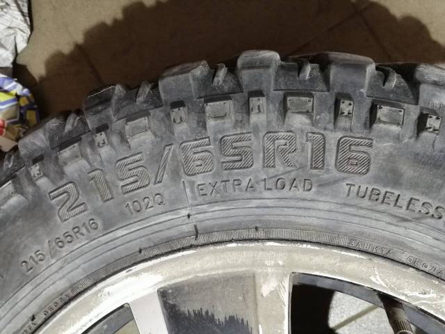 215/65 R16. 