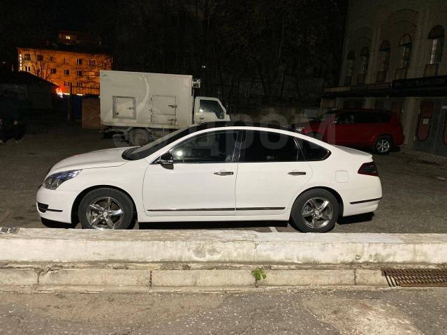Nissan Teana.   