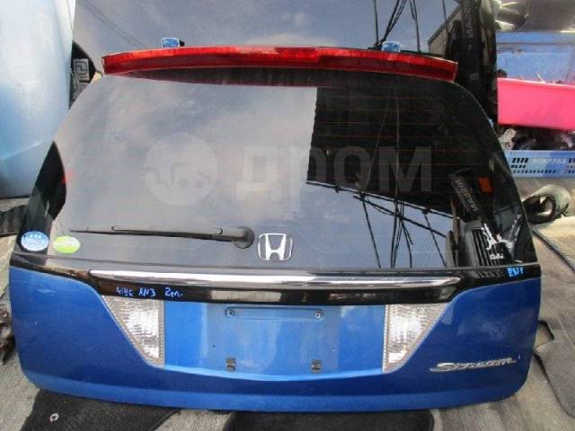 Дверь хонда стрим. Крышка багажника Honda Stream rn1. Honda Stream rn1 absolute крышка багажника. Задняя дверь Хонда стрим. Крышка багажника Хонда стрим.