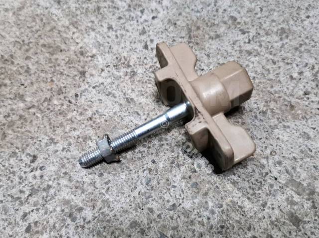 Крепление колеса хендай солярис. Крепление колеса хендай солярис. Виды гайки ступицы хендай солярис. Синие вентиля на дисках. Гайка колеса солярис.