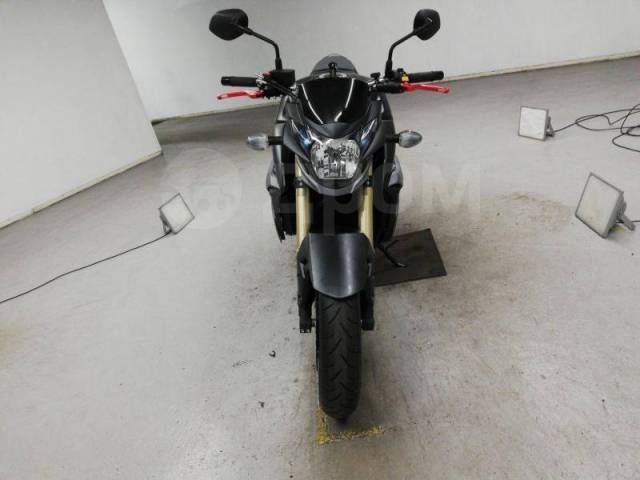 Suzuki GSR 750. 750. ., , ,  .     