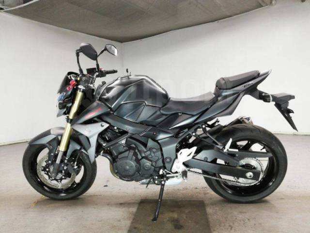 Suzuki GSR 750. 750. ., , ,  .     