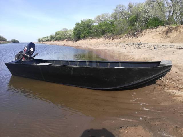 Водный транспорт - лодка пластик